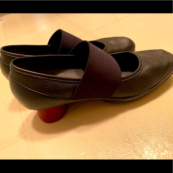 Camper, Black women's full-grain Mary Jane with red rubber outsole,95% new,US 6 - Picture 6 of 7